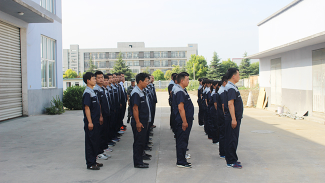 員工軍訓站軍姿